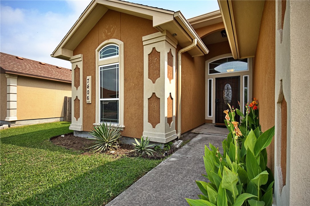 7406 Brush Creek Dr Property Photo 3