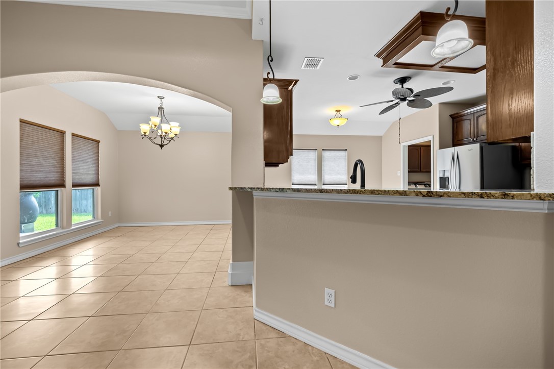 7406 Brush Creek Dr Property Photo 9