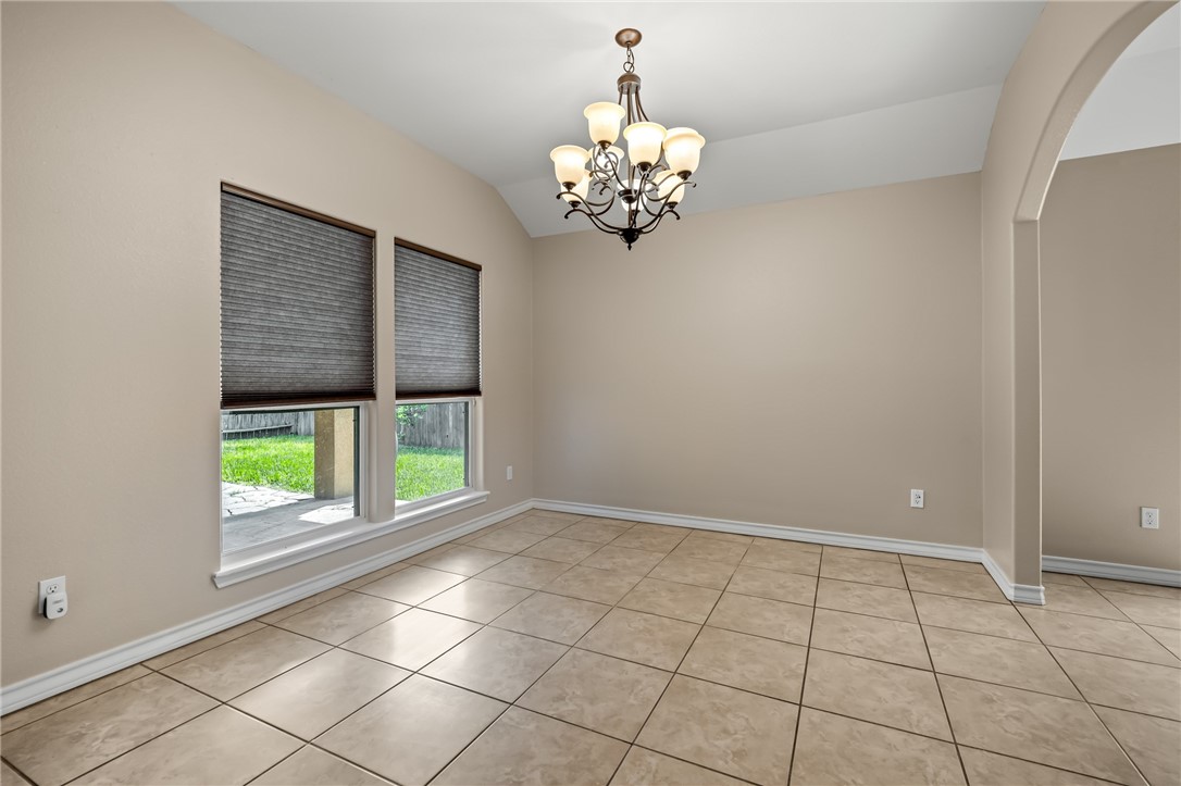 7406 Brush Creek Dr Property Photo 10