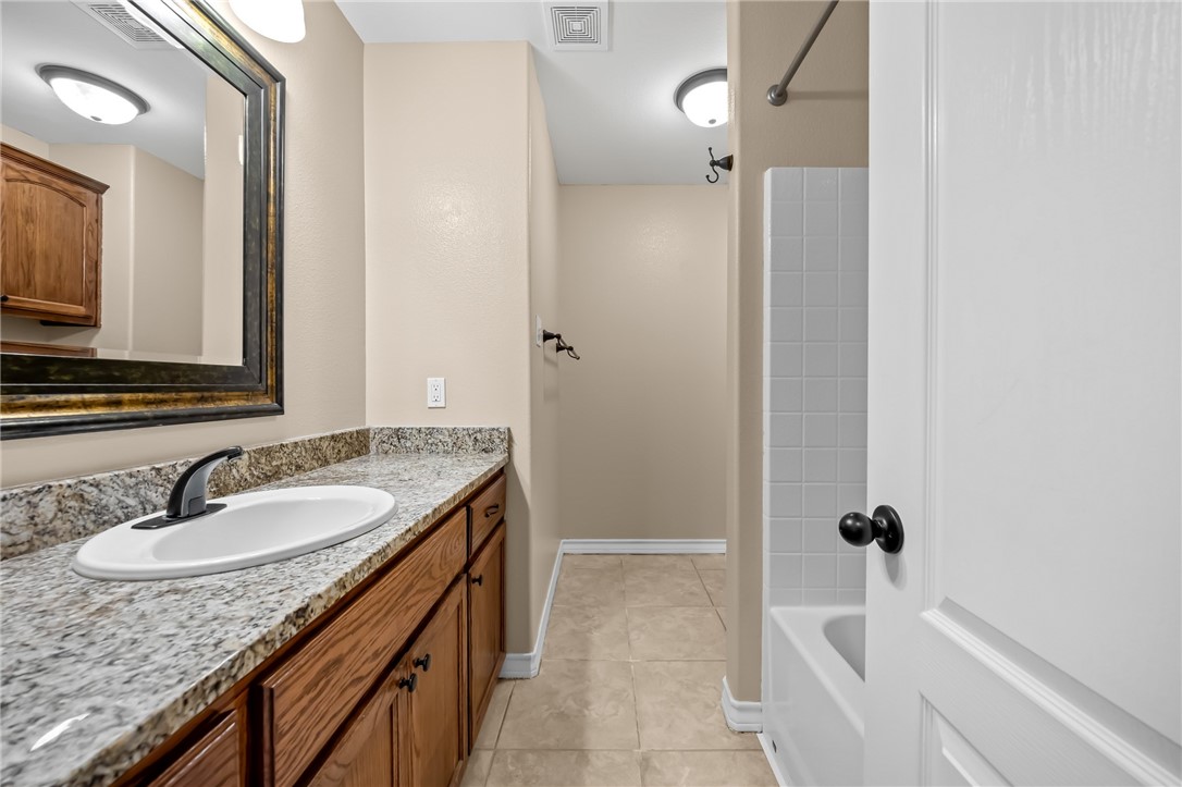 7406 Brush Creek Dr Property Photo 18