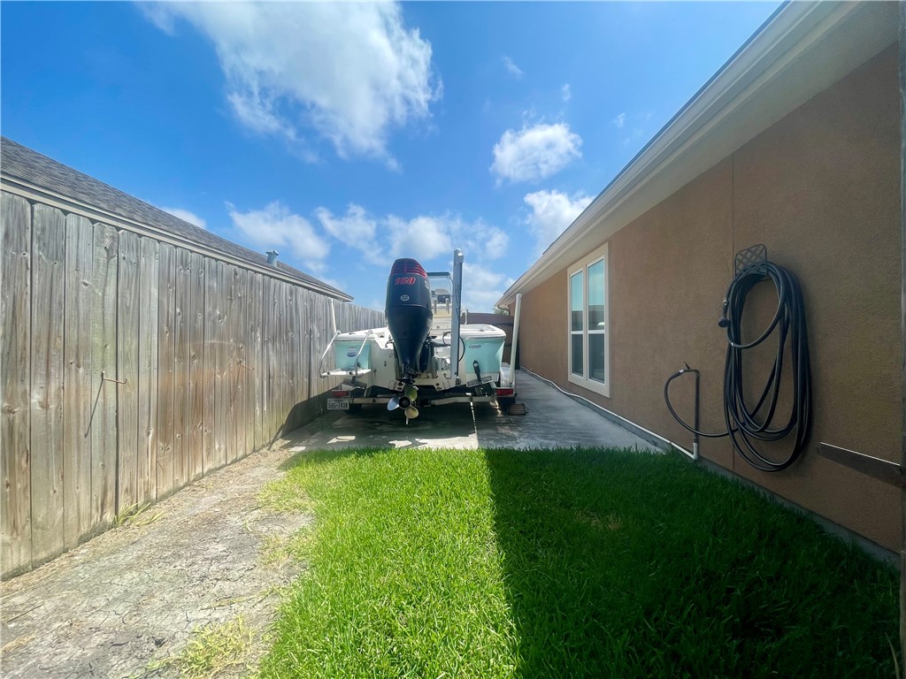 7406 Brush Creek Dr Property Photo 21