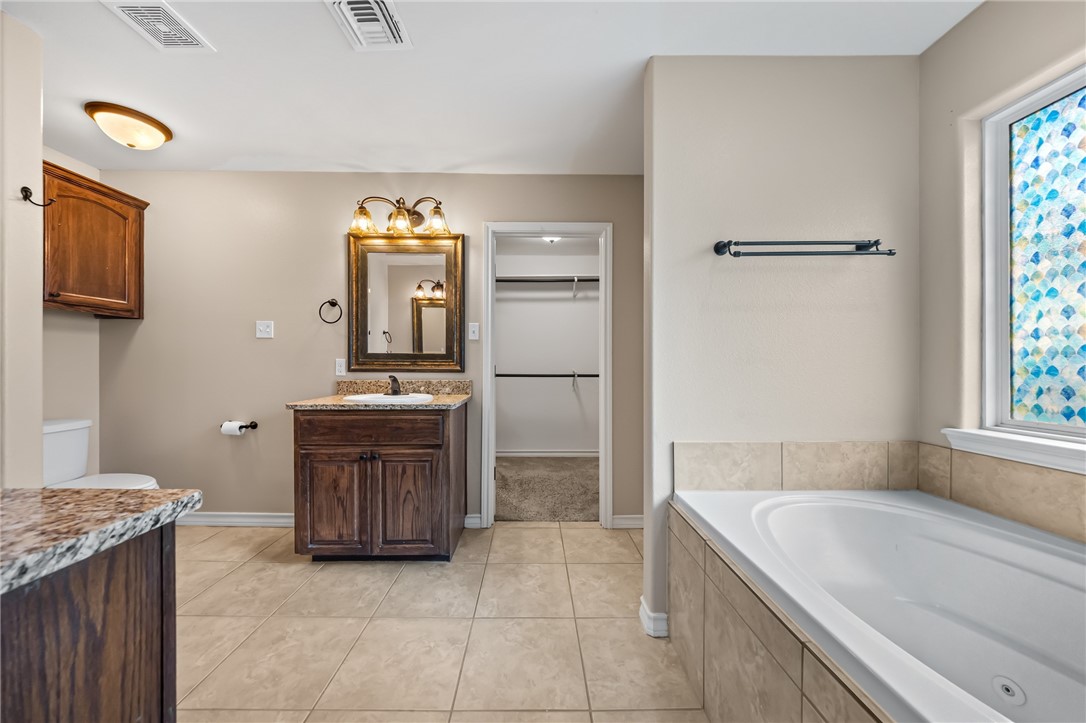 7406 Brush Creek Dr Property Photo 25