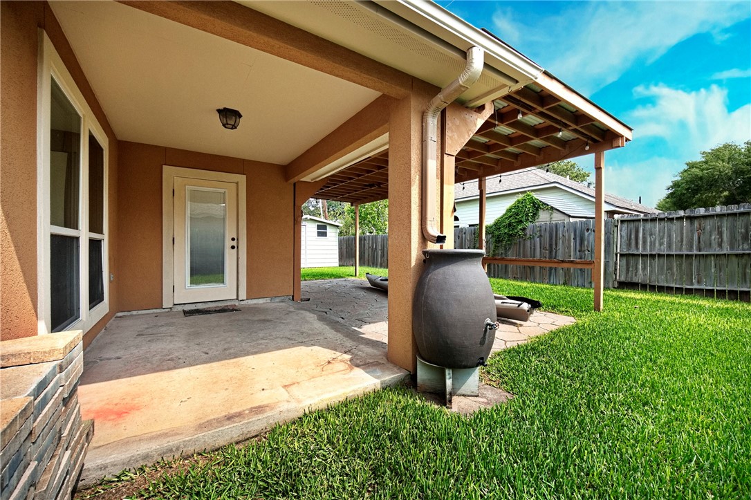 7406 Brush Creek Dr Property Photo 28