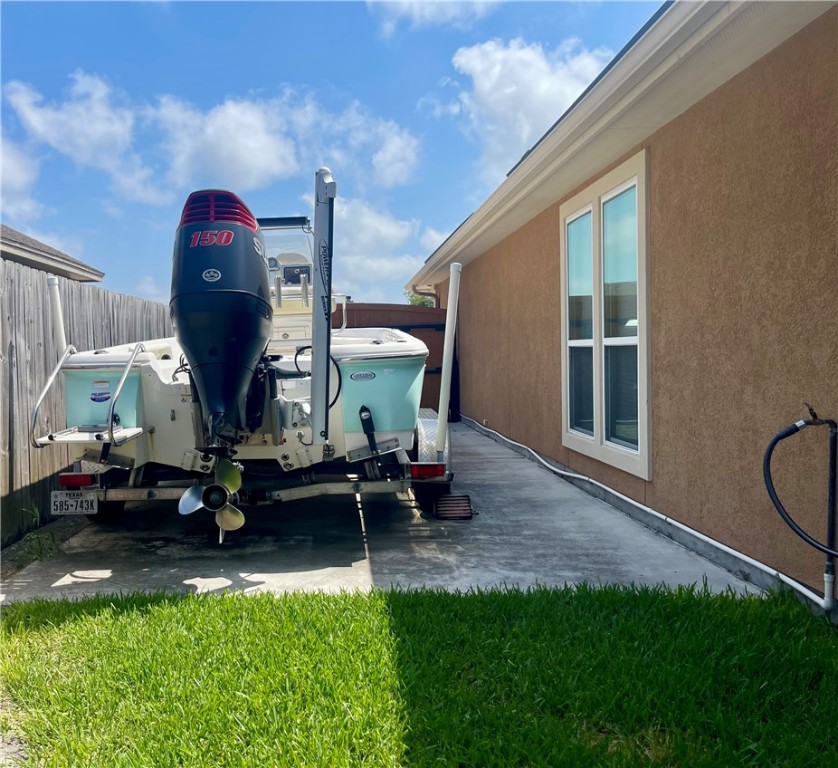 7406 Brush Creek Dr Property Photo 32