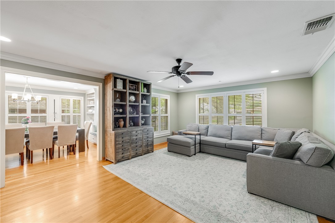 445 Williamson Pl Property Photo 4