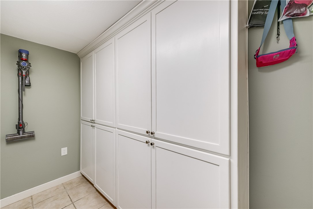 445 Williamson Pl Property Photo 30
