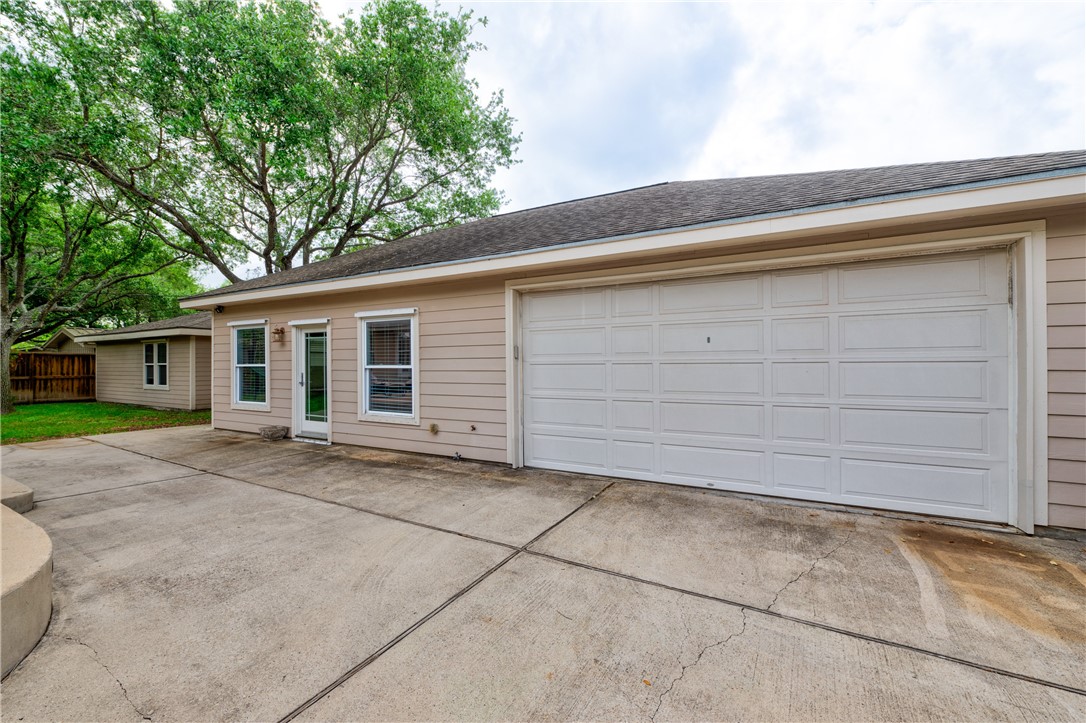445 Williamson Pl Property Photo 31