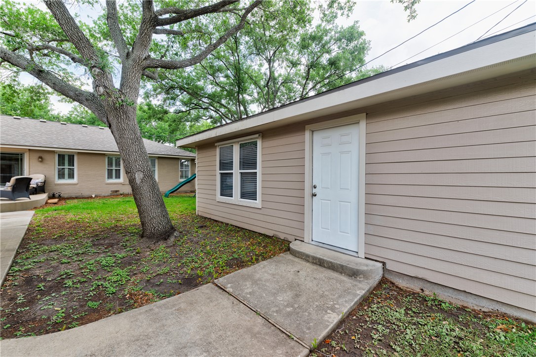 445 Williamson Pl Property Photo 37