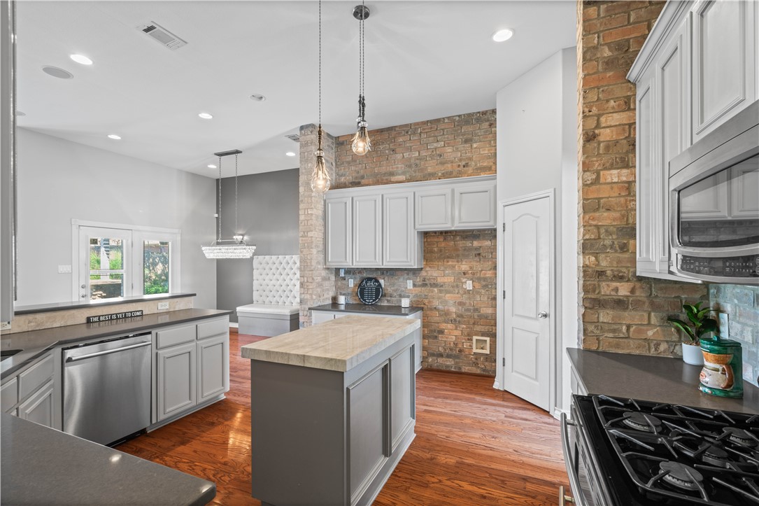108 Black Diamond Property Photo 12