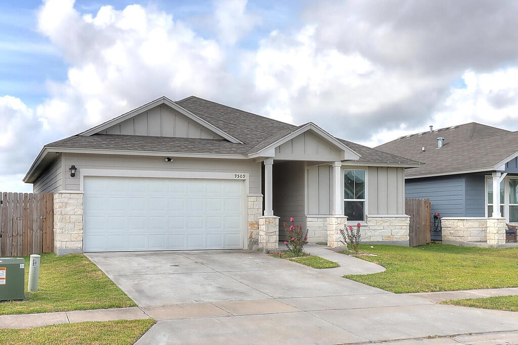 9509 Sedalia Property Photo 1