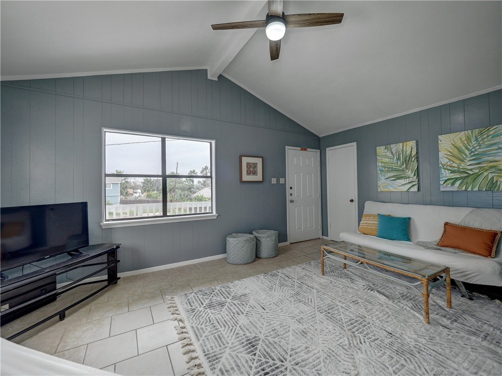 517 W Avenue E Property Photo 5