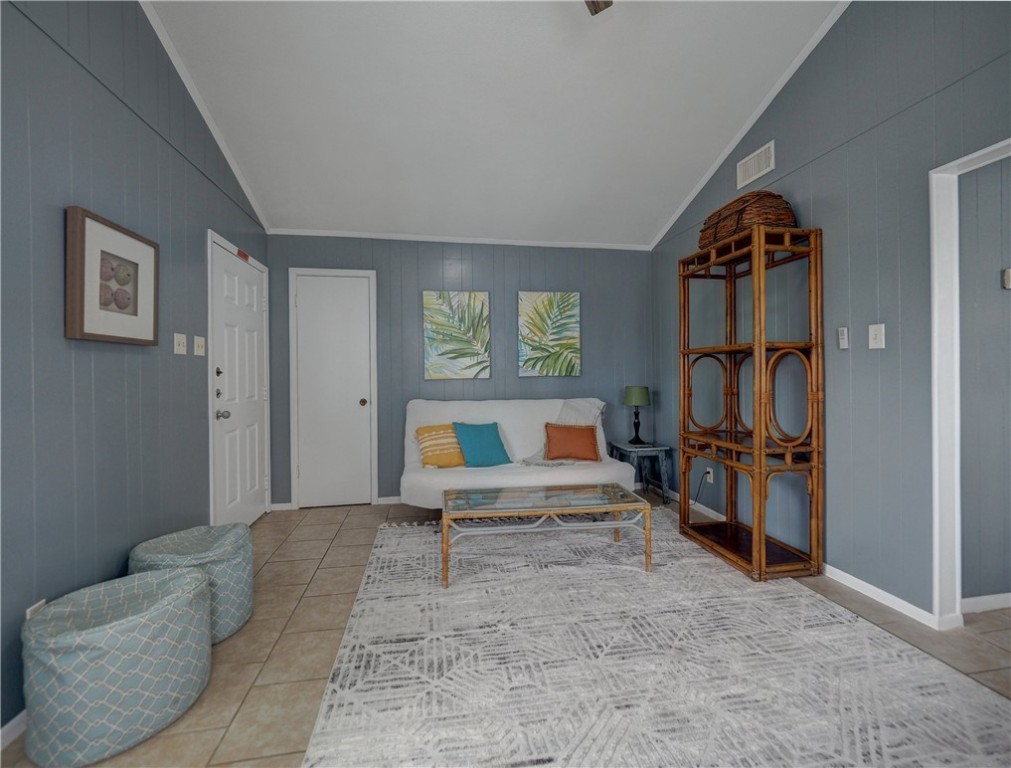 517 W Avenue E Property Photo 6