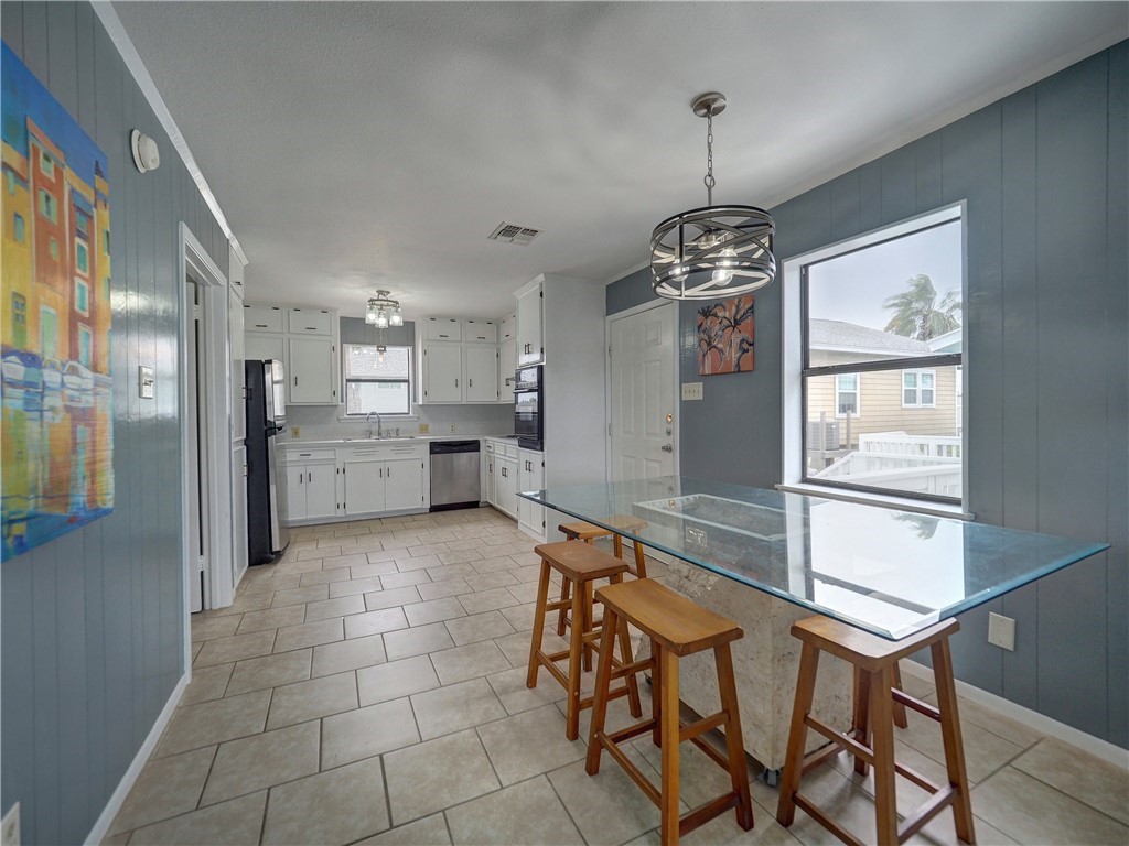 517 W Avenue E Property Photo 7