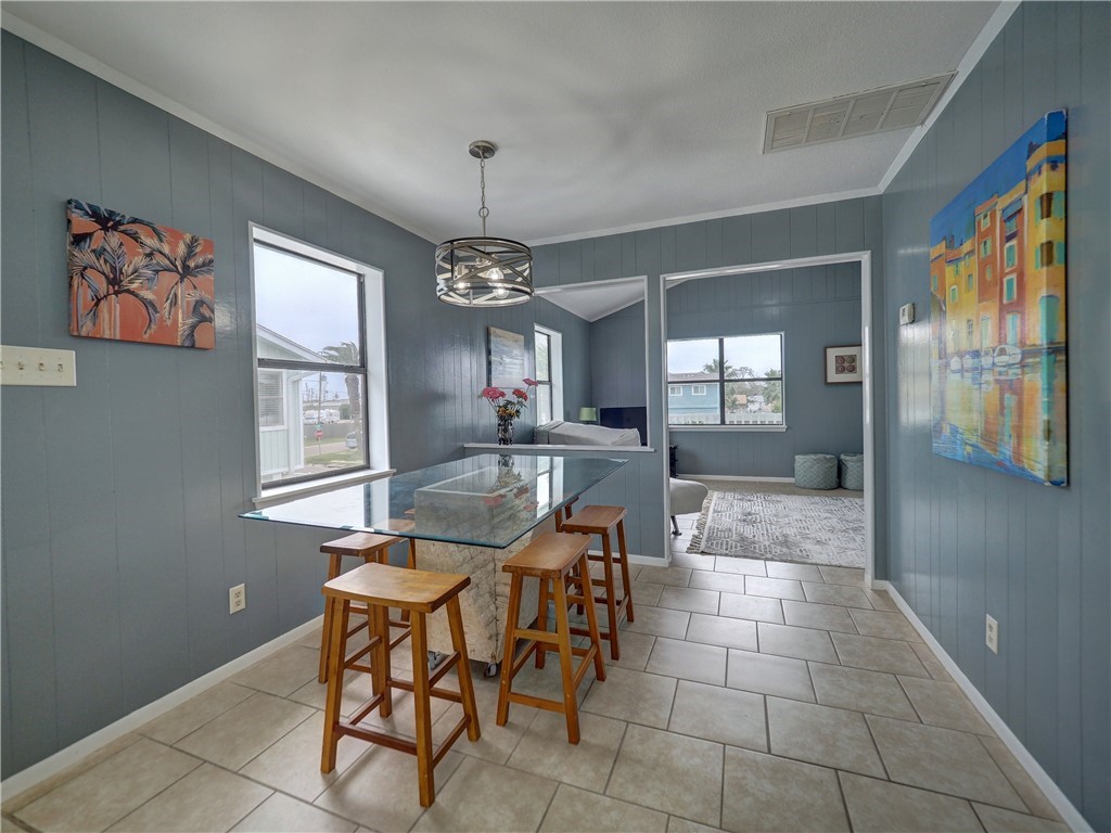 517 W Avenue E Property Photo 8