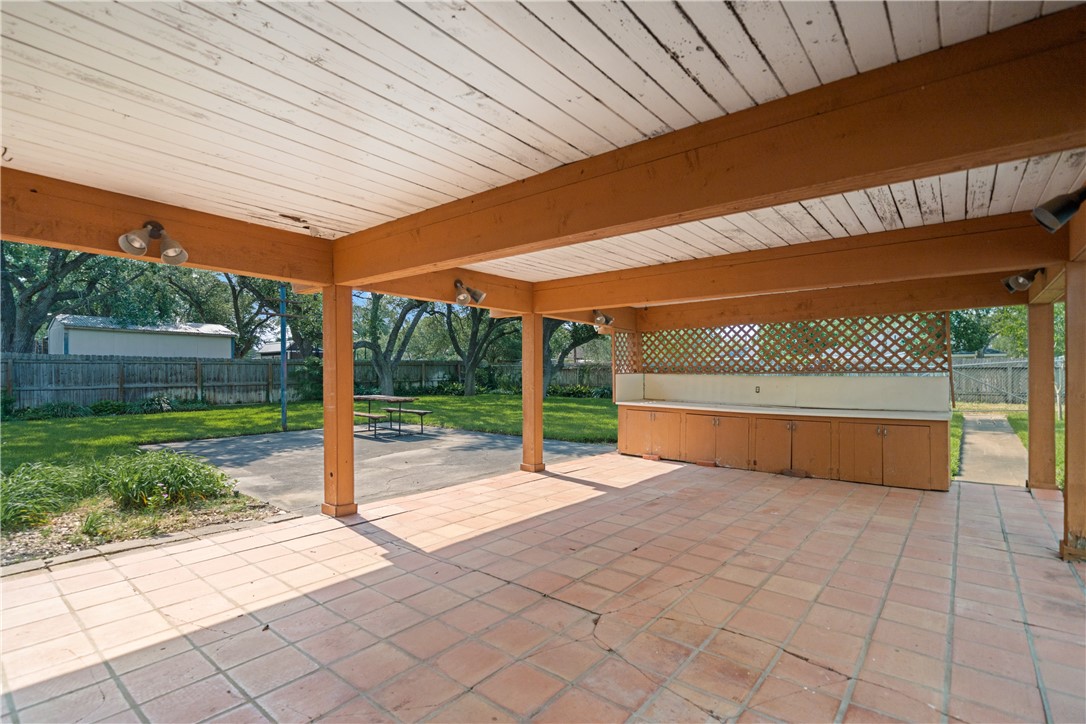 1112 David St Property Photo 33