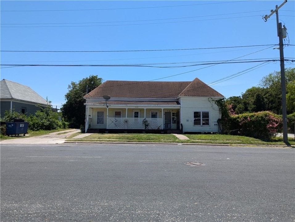 1419 Laredo St Property Photo