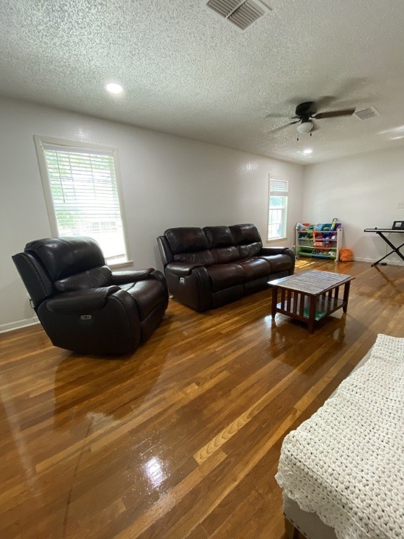 1301 Roosevelt Blvd Property Photo 6