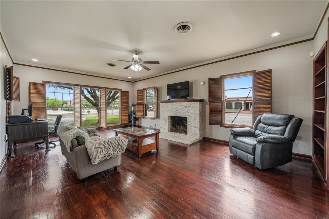 730 W Avenue A Property Photo 5