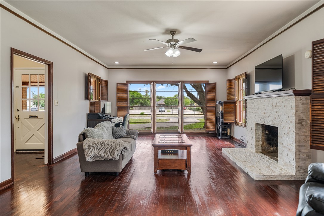 730 W Avenue A Property Photo 6
