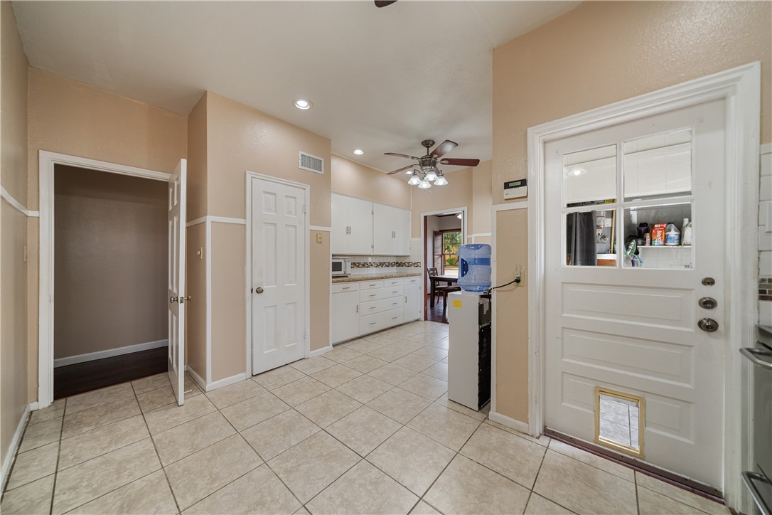 730 W Avenue A Property Photo 14
