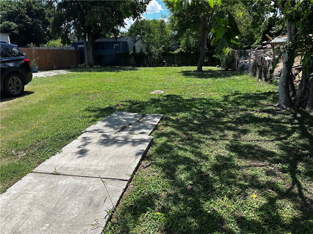 207 Spruce St Property Photo 2