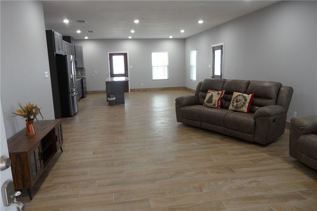 5334 Fm 1069 Road N Property Photo 9