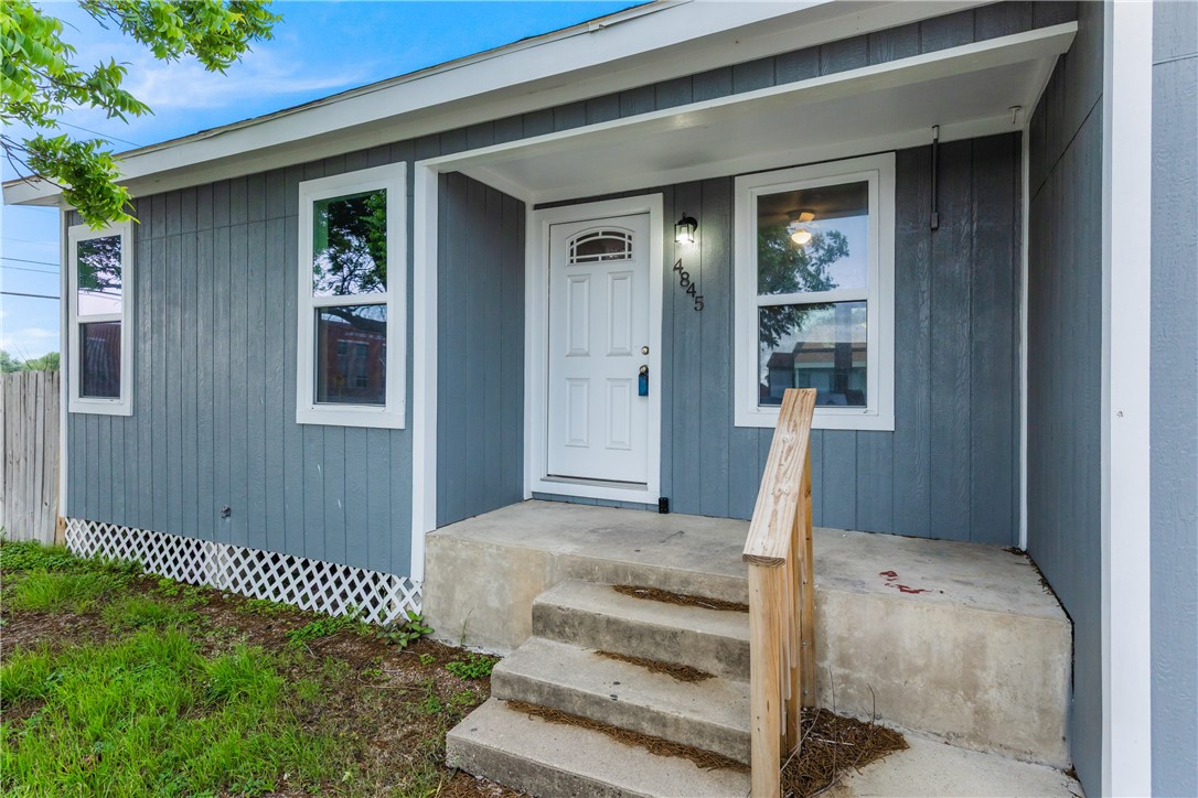 4845 Johnston Dr Property Photo 4