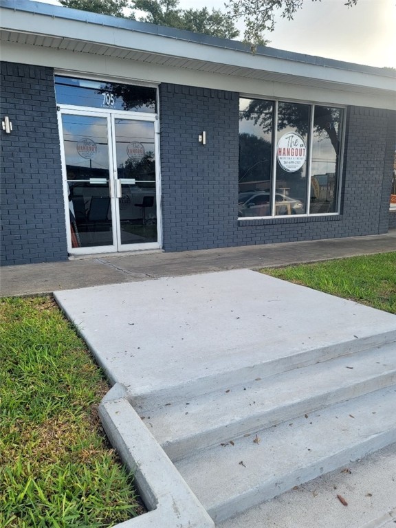 701 E San Patricio Ave Property Photo 2
