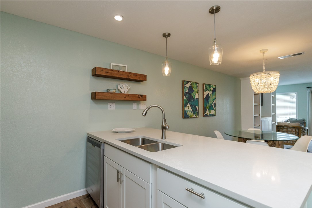 14802 Windward Dr 233 Property Photo 5