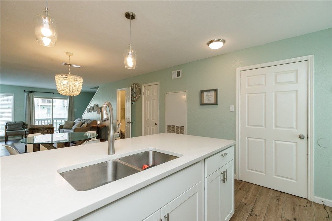 14802 Windward Dr 233 Property Photo 6