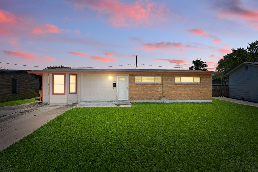 938 Woodlawn Dr Property Photo 1