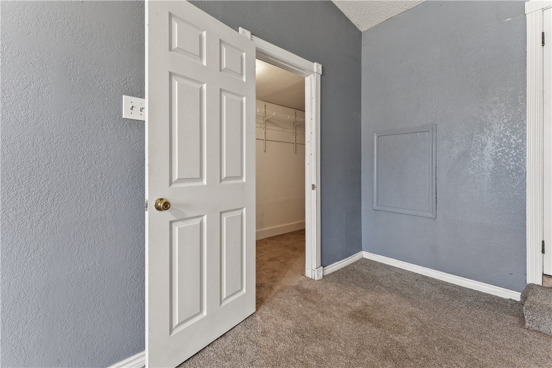 938 Woodlawn Dr Property Photo 15