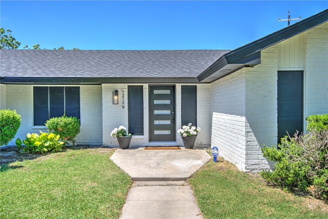 12129 Up River Property Photo 4