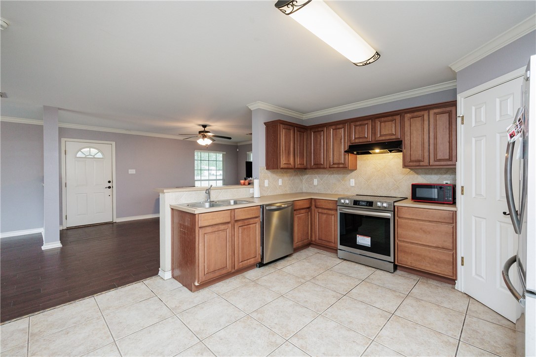 15414 Bedrock Dr Property Photo 6