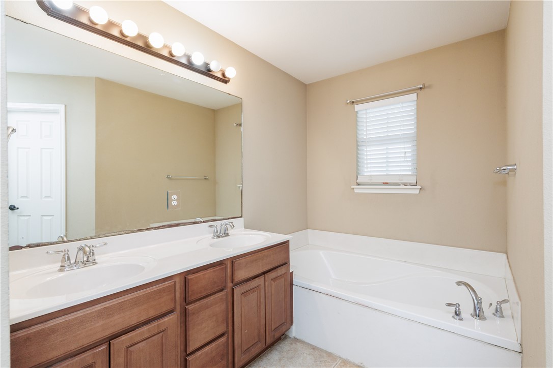 15414 Bedrock Dr Property Photo 10