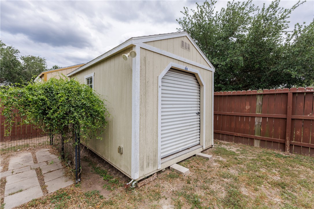 15414 Bedrock Dr Property Photo 17