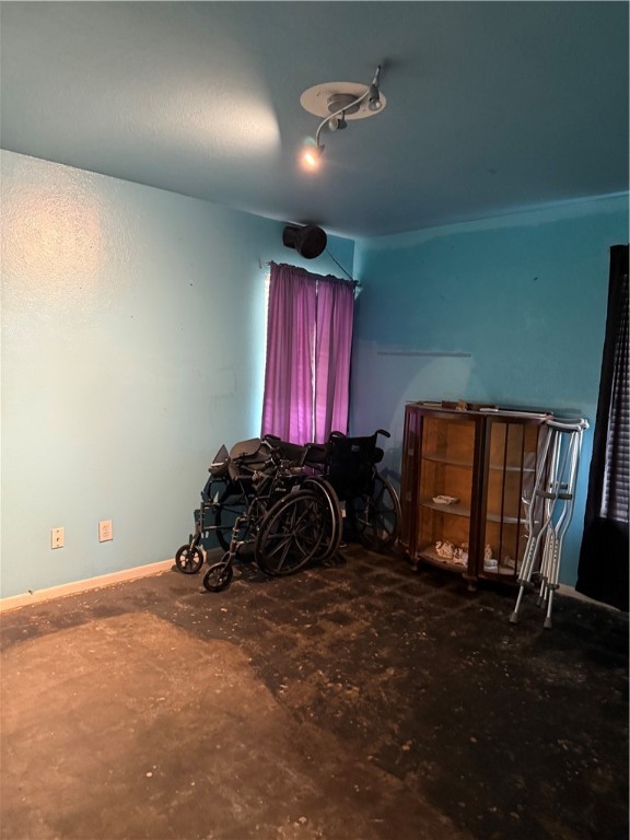1208 N Woodlawn Dr Property Photo 6