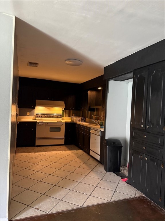 1208 N Woodlawn Dr Property Photo 12