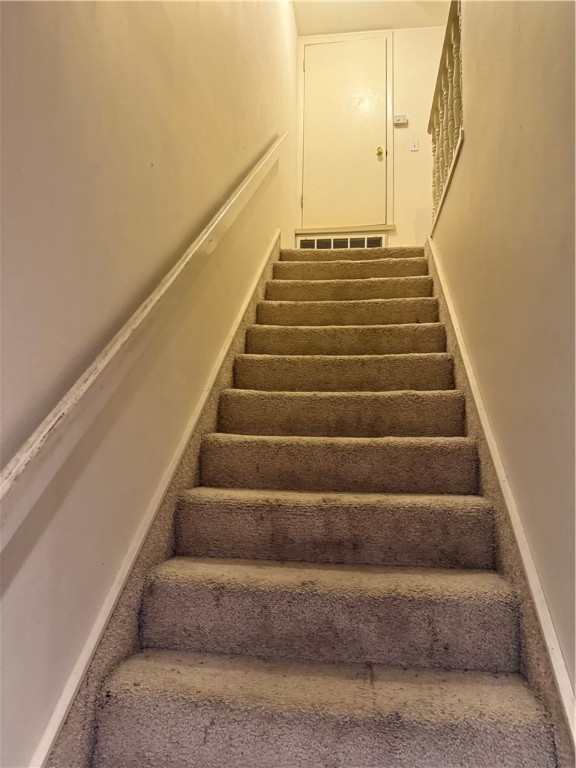 1208 N Woodlawn Dr Property Photo 13