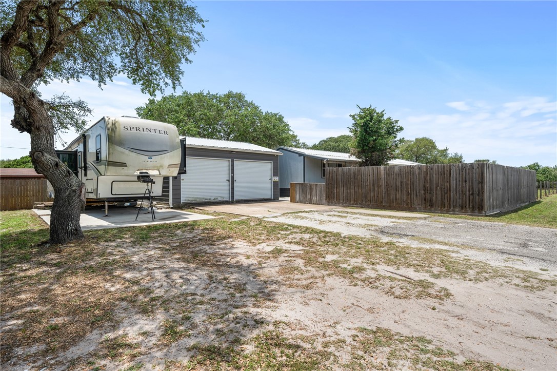 649 W Magnolia Ave Property Photo 4