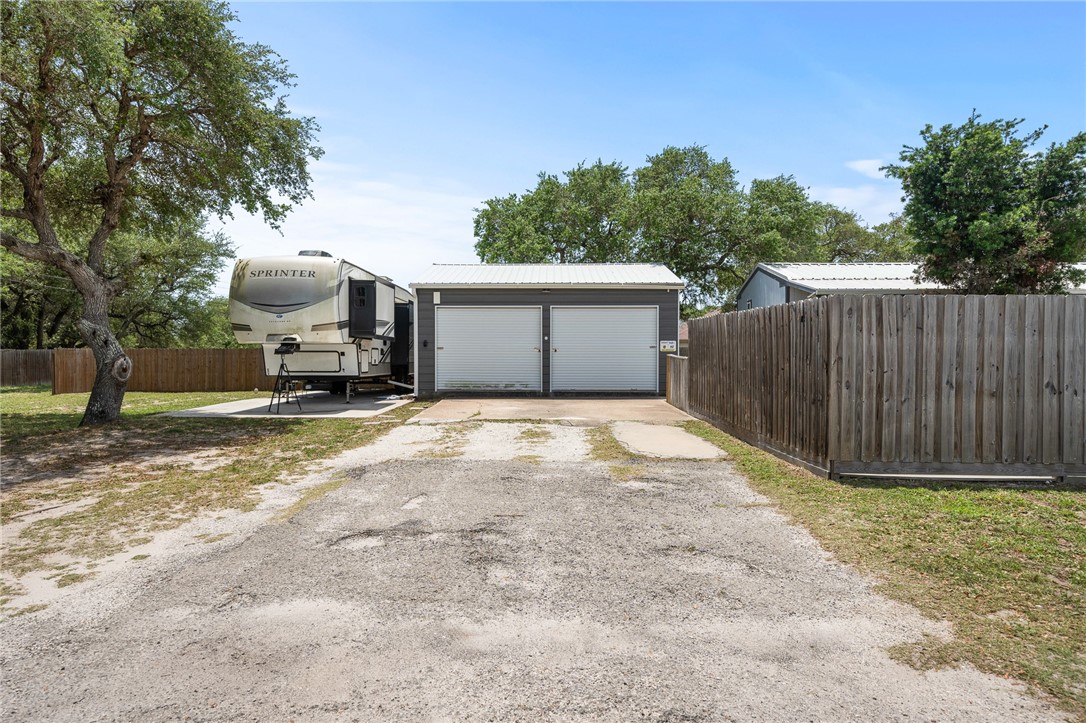 649 W Magnolia Ave Property Photo 5
