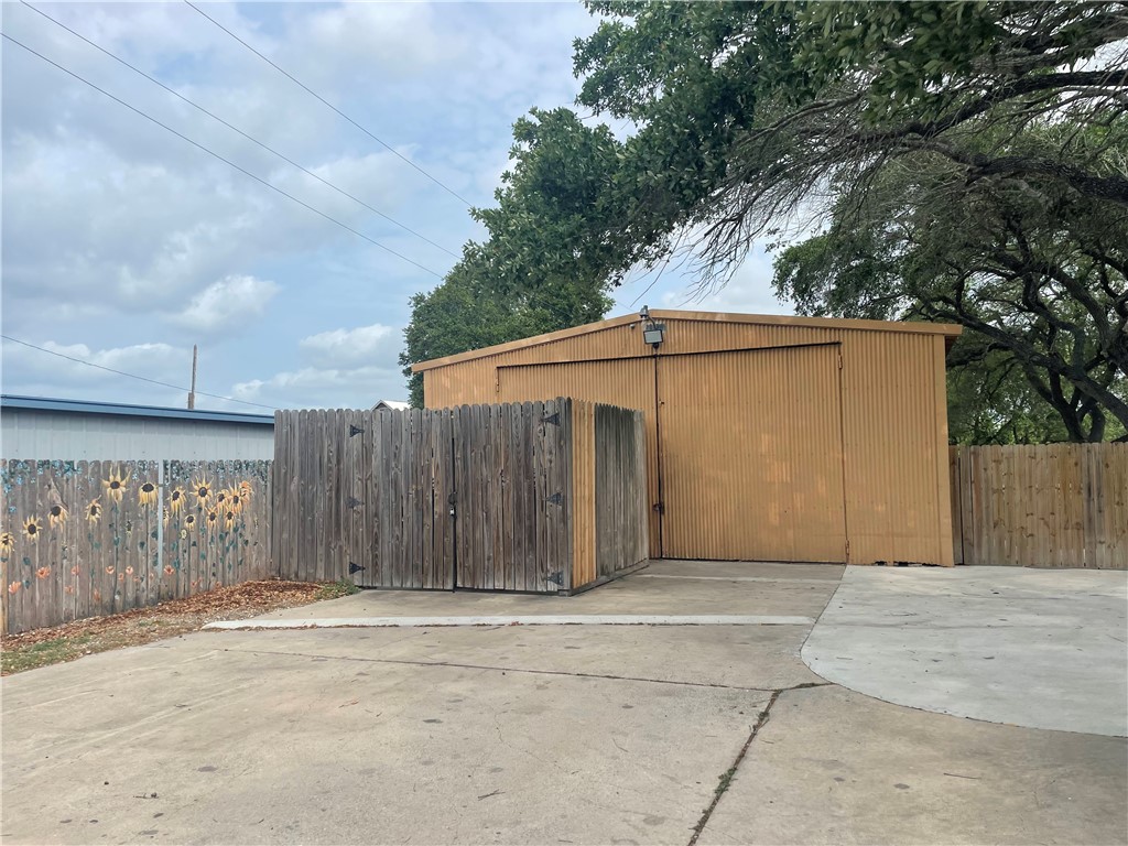 15210 Northwest Blvd Property Photo 4