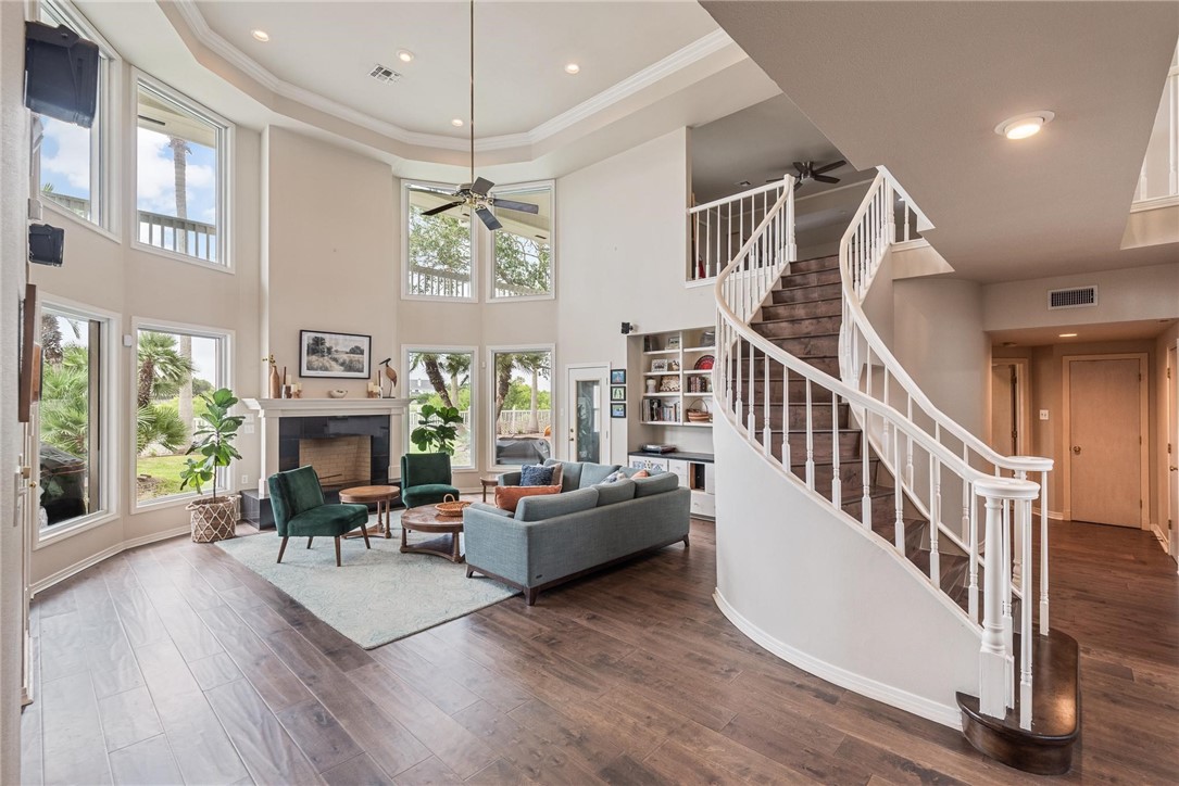 8018 Saint Laurent Property Photo 6