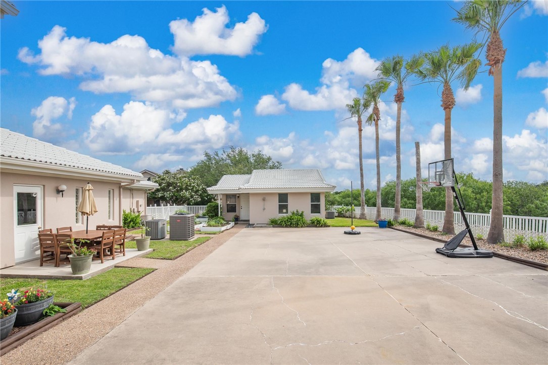 8018 Saint Laurent Property Photo 30