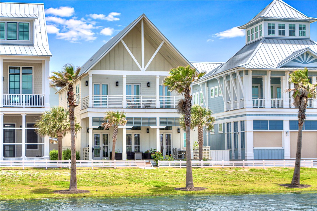 206 Lakeshore St Property Photo 2