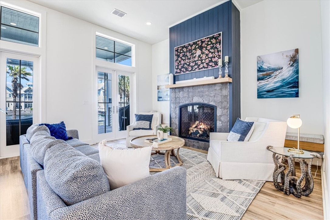 206 Lakeshore St Property Photo 4