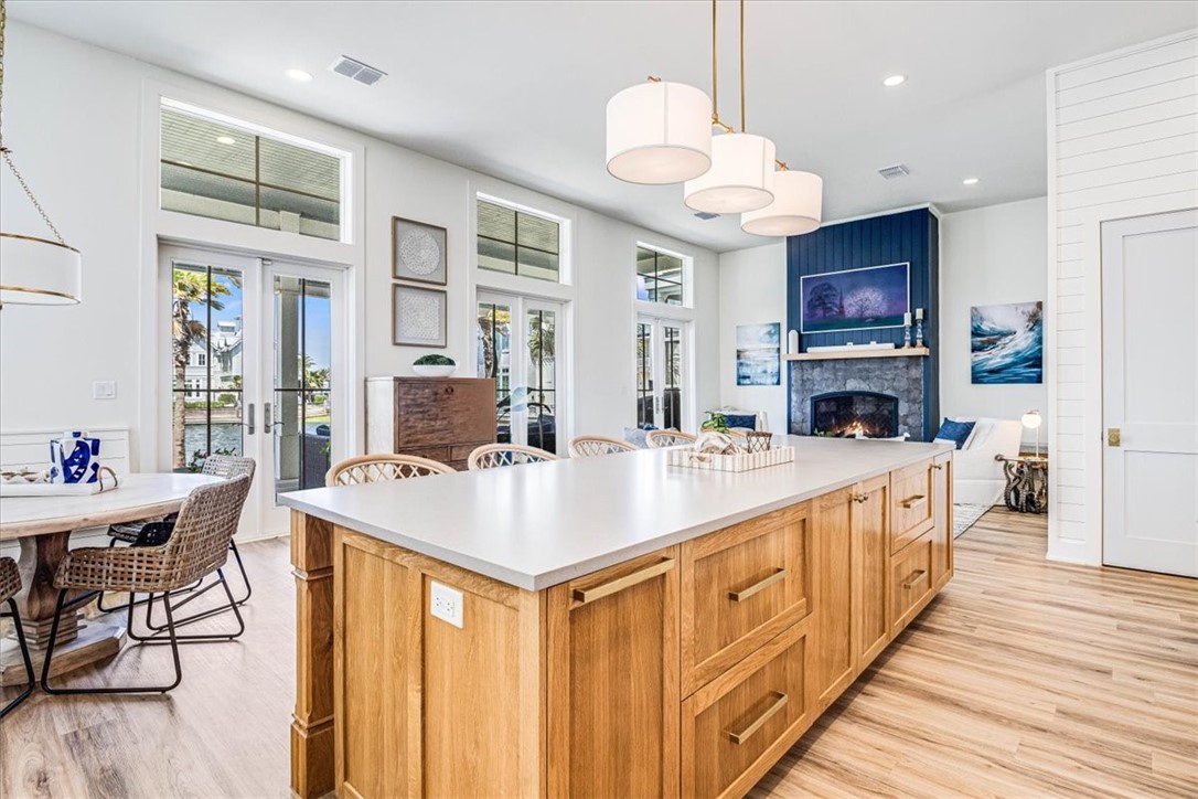 206 Lakeshore St Property Photo 7