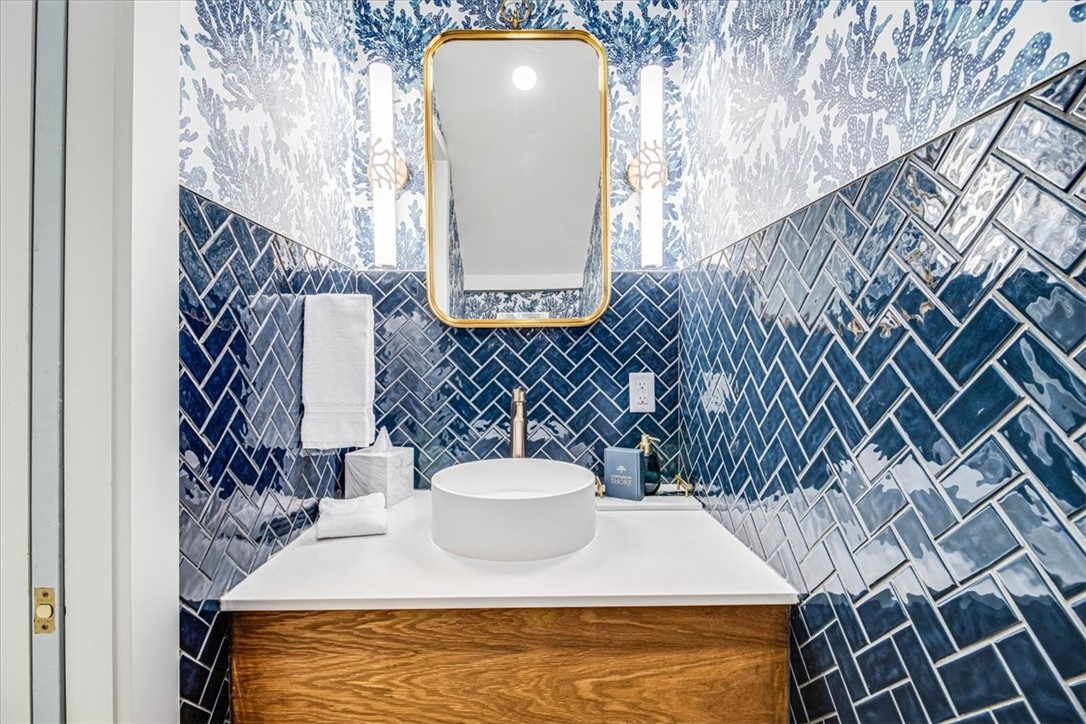 206 Lakeshore St Property Photo 9