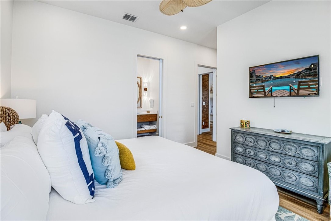 206 Lakeshore St Property Photo 23