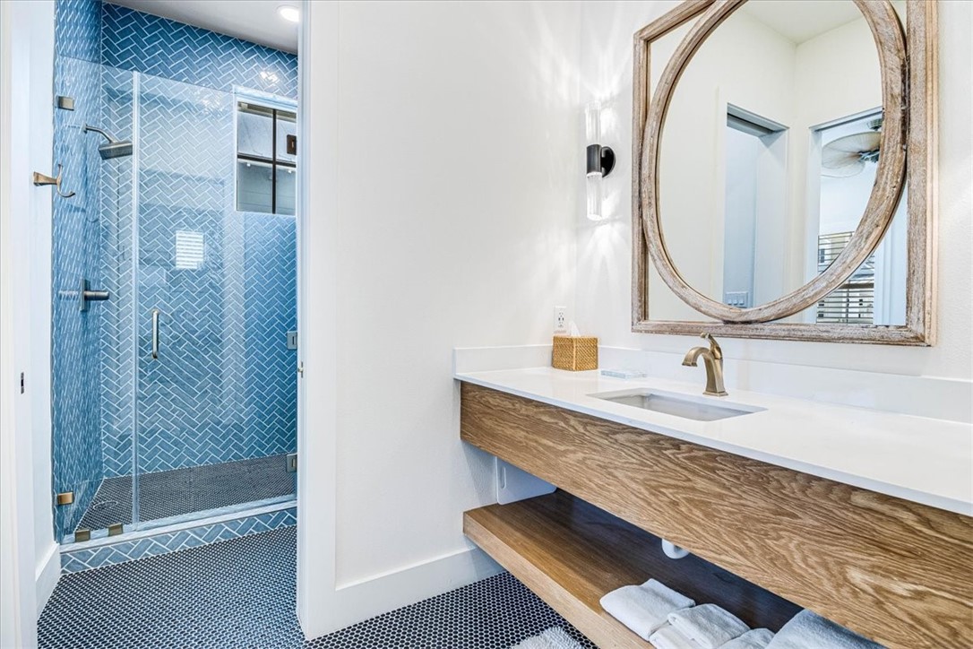 206 Lakeshore St Property Photo 24